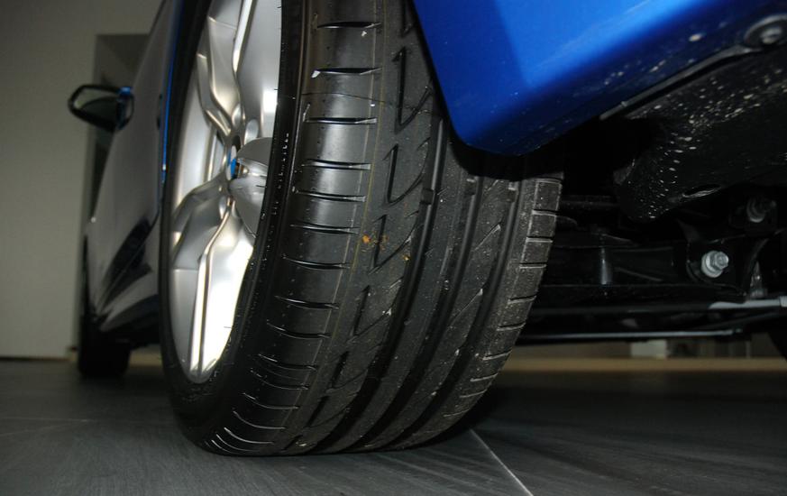 为什么宝马轮胎不怕偷,为啥说奥迪的轮胎偷不走