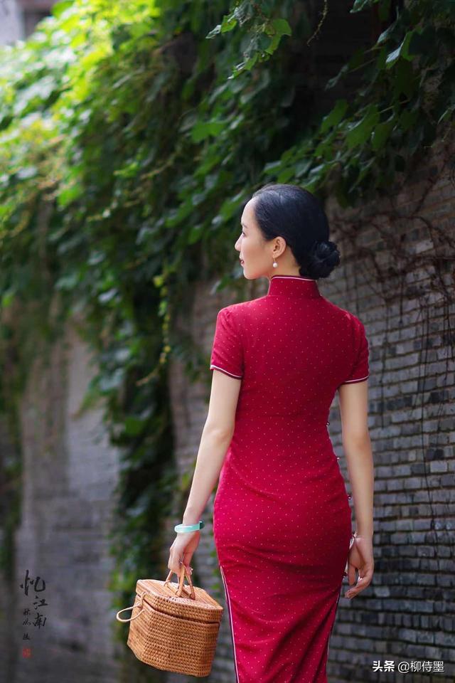 适合中老年女性拍照姿势,中老年摄影入门轻松拍出好照片