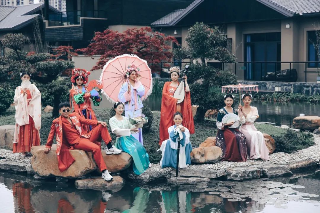 住进风景里温泉酒店,住进风景里旅游度假温泉酒店