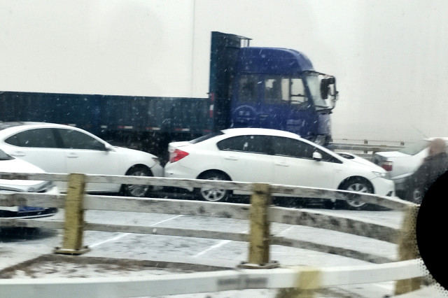 abs防抱死刹车是点刹还是一脚踩死,特斯拉abs防抱死测试