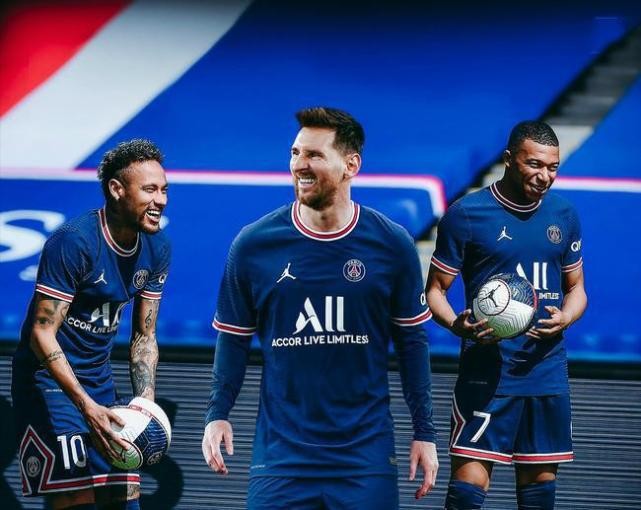 足坛第一高薪还是他！3年1.1亿，梅西彻底甩开C罗内马尔