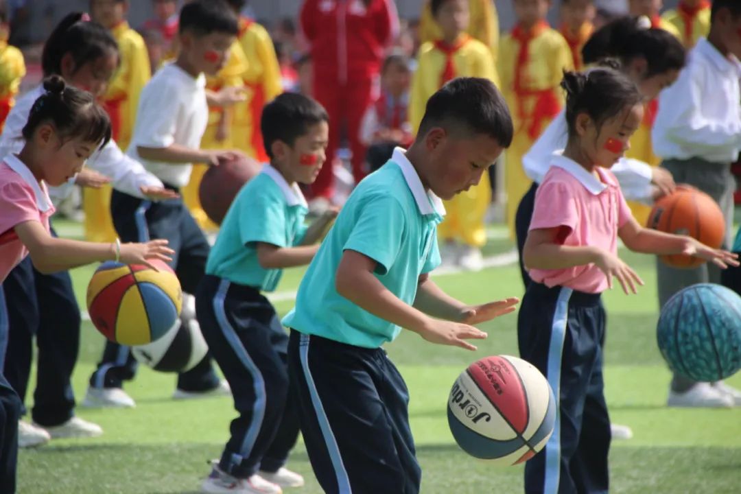 建*党**百年喜迎国庆——西安经开第二小学队列队形广播*比操**赛