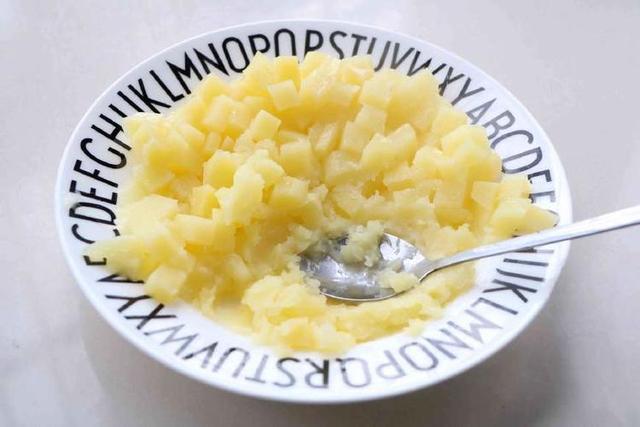 土豆饼煎不成形是什么原因,土豆饼蒸熟做法简单又好吃