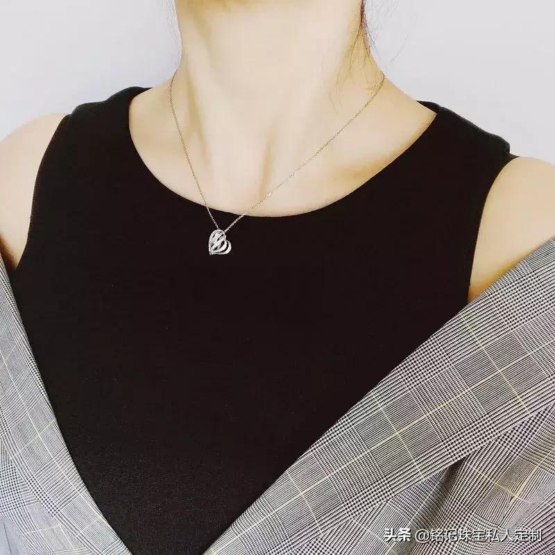 莫桑石吊坠视频,莫桑石吊坠香槟色