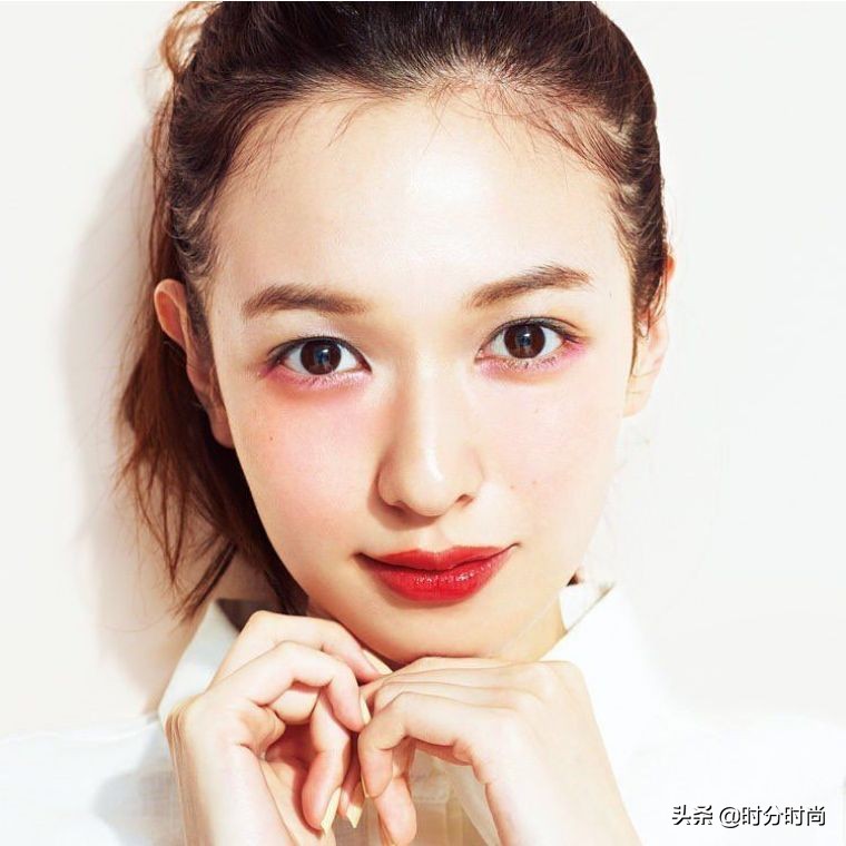 肿眼泡怎么画眼影新手教程,画眼线教程新手怎么画眼影