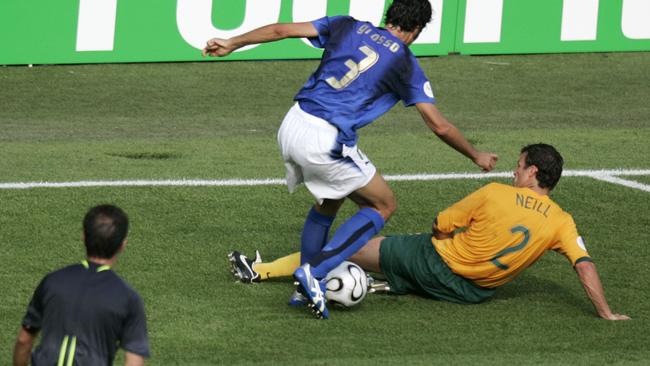 巴乔接班人屈就左后卫？意大利伟大左后卫其实踢不了10号被淘汰