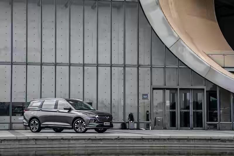 买朗逸低配好还是国产车好,10万买国产车还是买朗逸