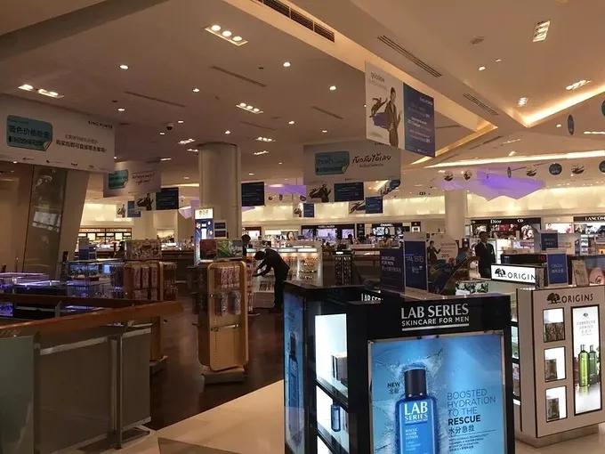 上海浦东机场免税店现在有货吗 (免税店必买清单上海机场)