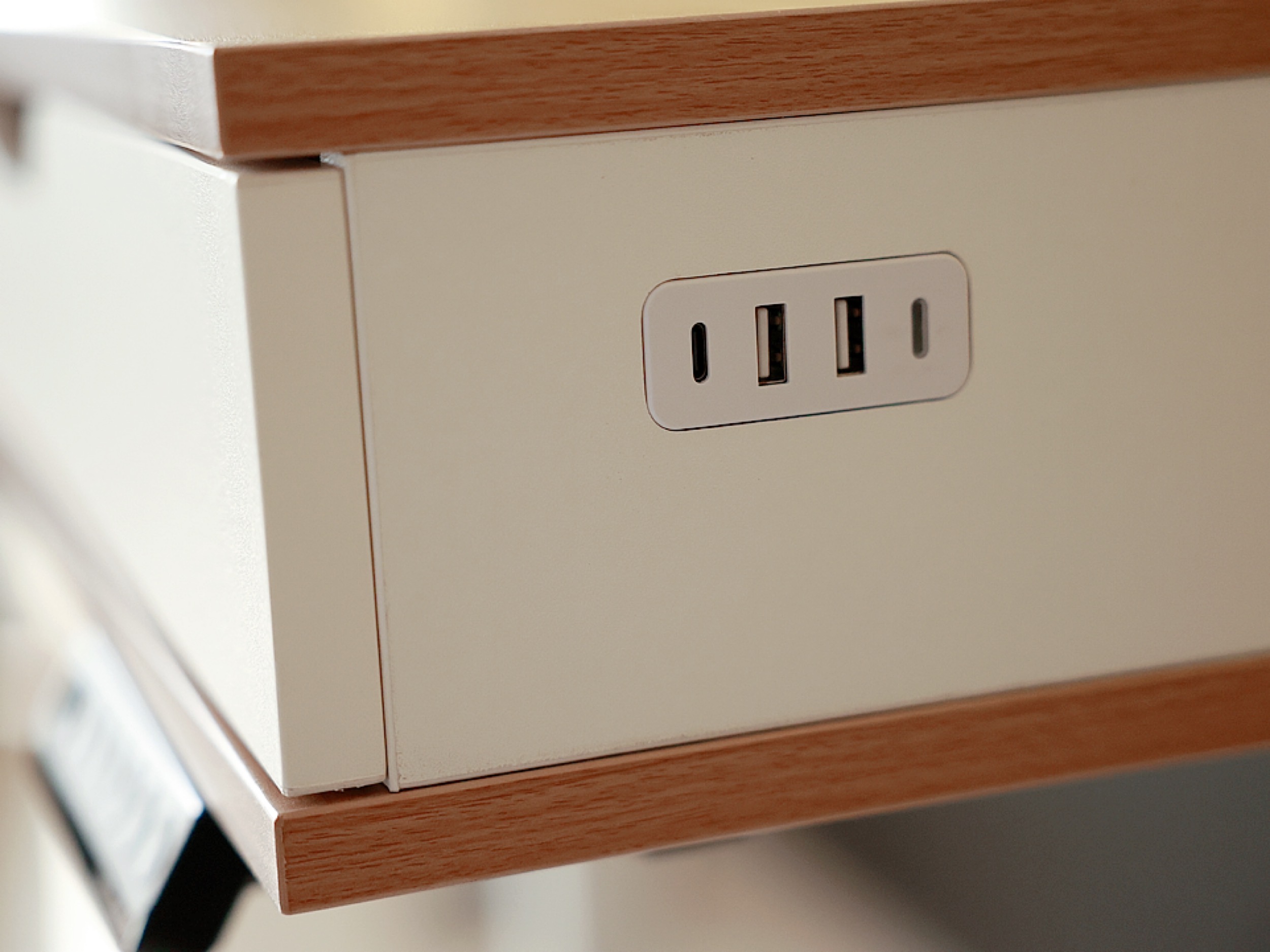 何同学升降桌视频,何同学评测升降桌