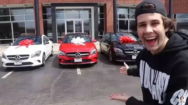 最甜分手看哭3千万人，转头与75岁基友妈妈结婚，“我是你爹”