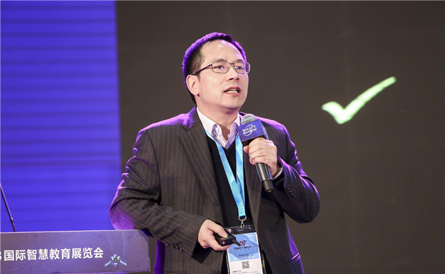 喜揽双奖！万朋产品成教育信息化领域“香馍馍”