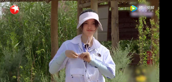 化完妆如何让脸部不那么油腻,化完妆如何让皮肤显得很亮很透