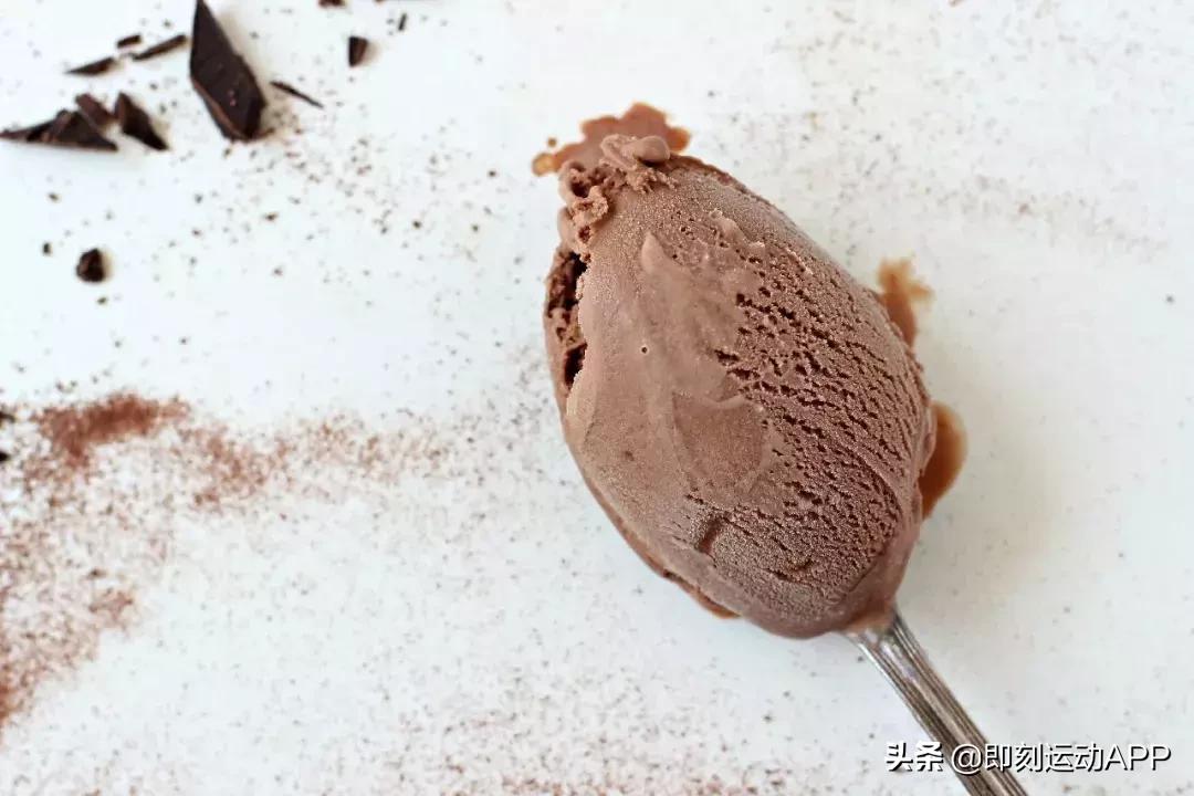 怎么吃冰激凌不伤胃,怎么吃冰激凌才不伤身体