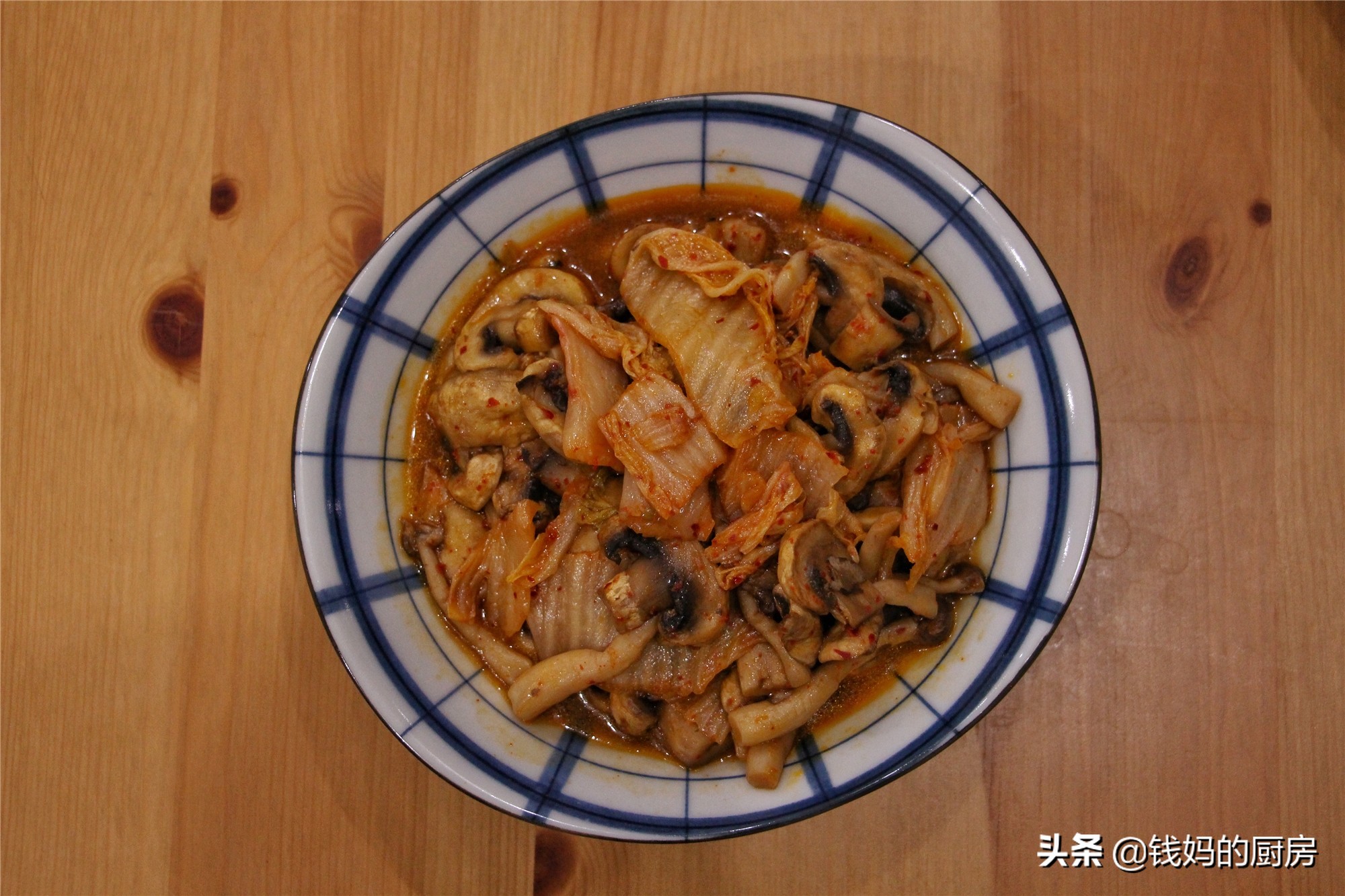 一家三口冬日晚餐,一家三口的晚餐简单平淡