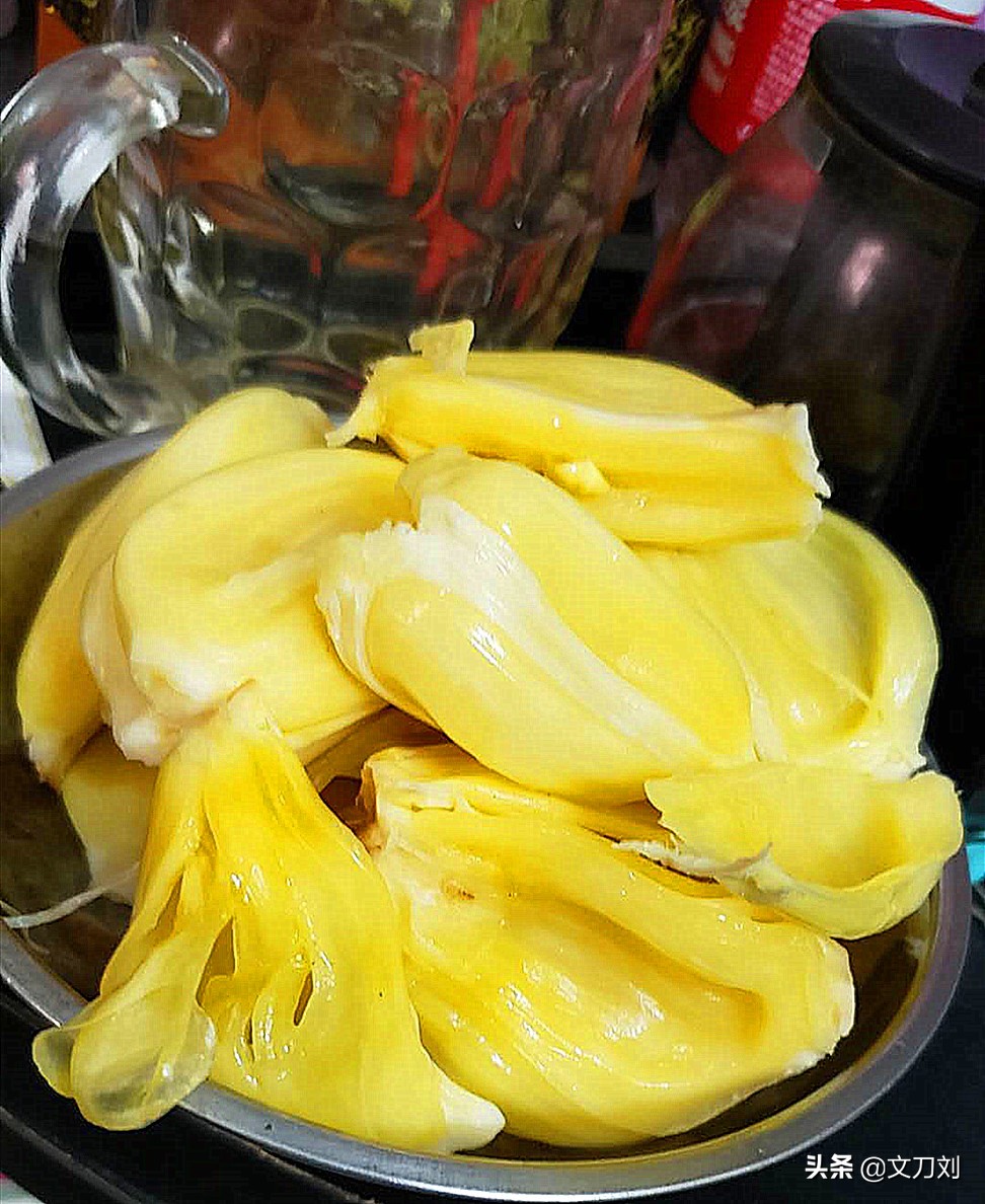 广州一学生家长送老师一菠萝蜜特别吩咐把核也吃了