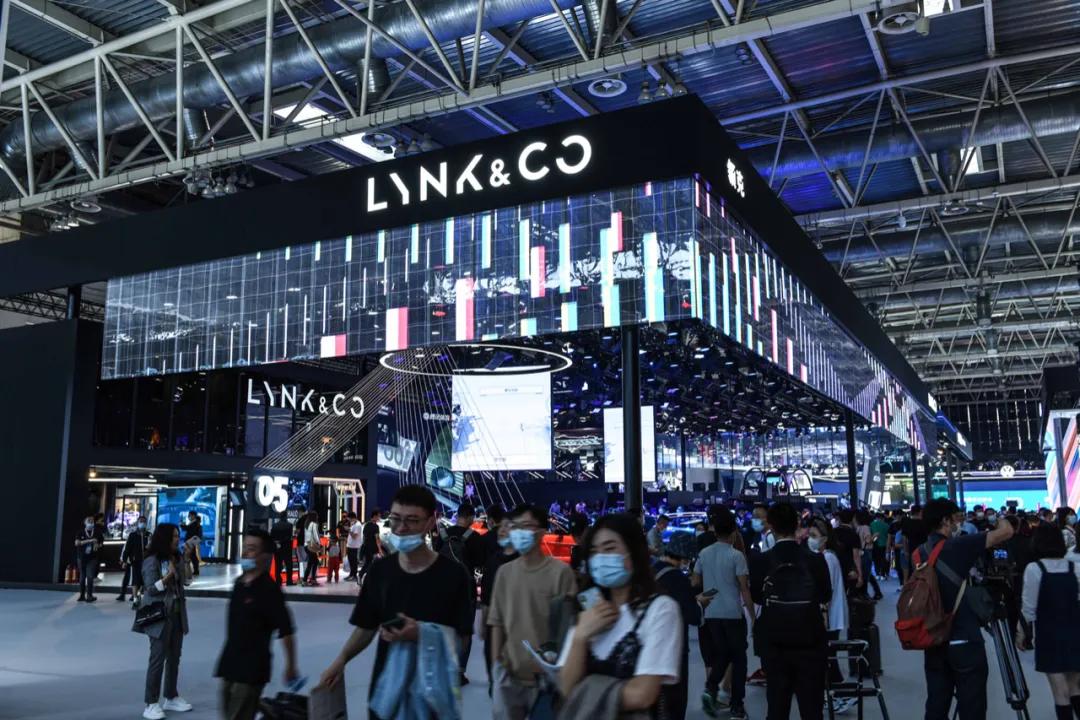 国产家轿不将就，现场堪比迪士尼，北京车展除了新车还看些啥？