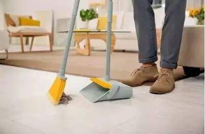 怎么擦地砖干净不落灰粘灰尘,墙面掉灰屋内灰尘太多怎么办