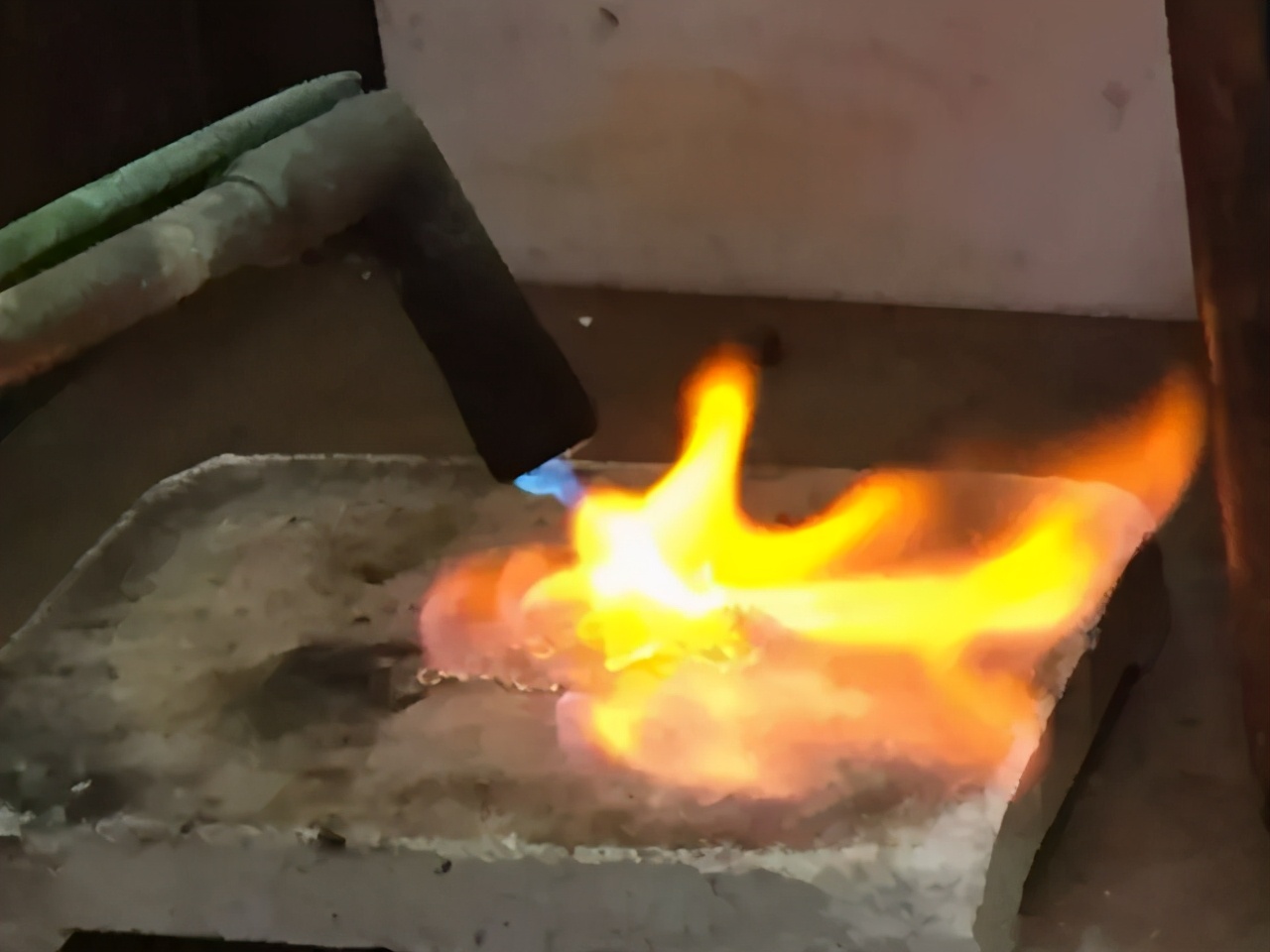 回收黄金要用火烧吗,回收黄金需要把黄金烧碎吗