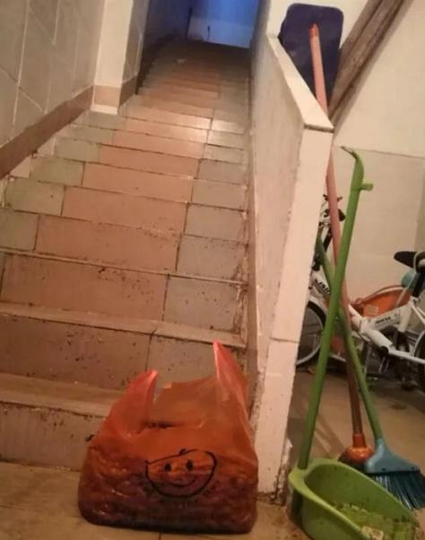 在公交车上遇到的妹纸，让我沉醉迷失了方向，我该怎么搭讪啊？急