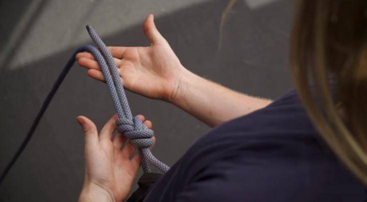 攀岩可以自动解开的绳子打结方法,攀岩怎么样打结可以来回收缩