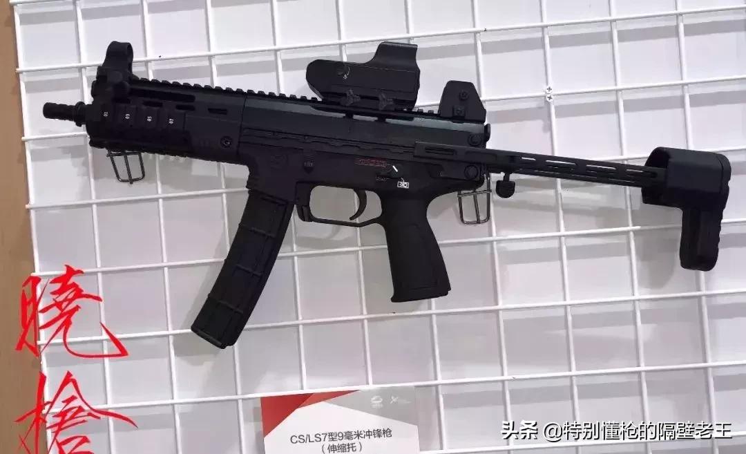 这款冲锋枪如此奇特，能趁着枪不注意猛推开枪托？这个设计给好评