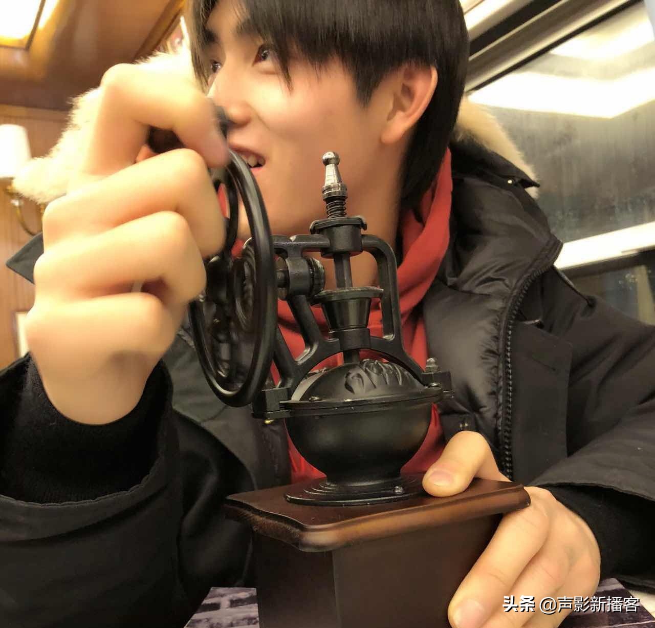 陈飞宇晒童年照为陈凯歌庆生,陈凯歌回应陈飞宇小时候