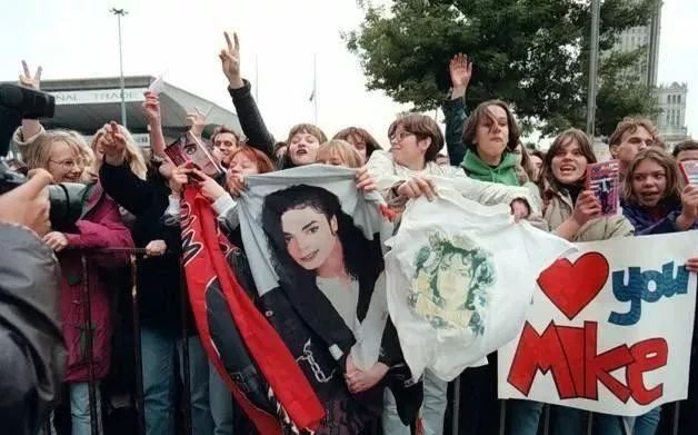 音乐会现场致敬michaeljackson,michaeljackson最经典演唱会