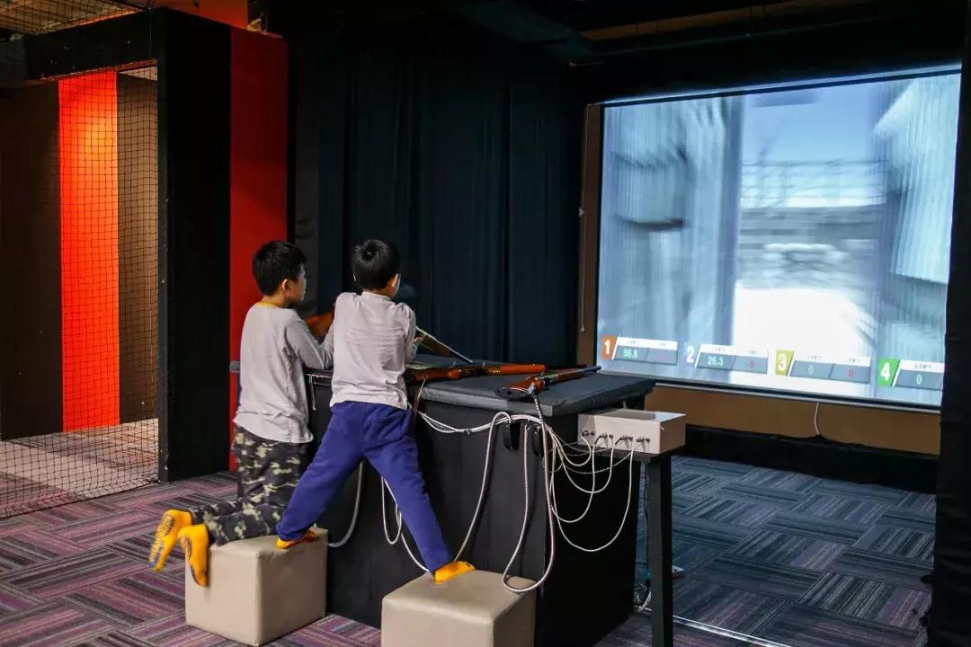 蹦床乐园闯关攀岩,蹦床馆嗨玩