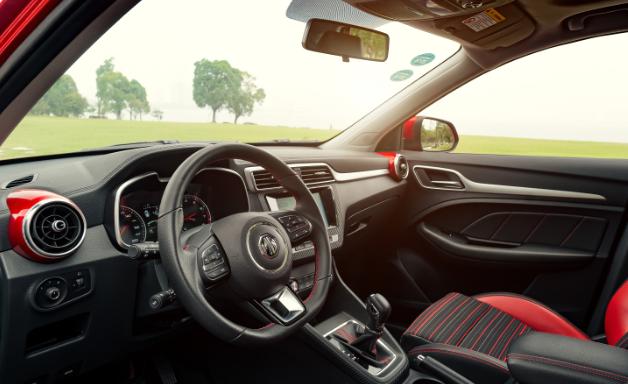 汽车真皮座椅保养用什么油,汽车内饰保养的正确方法