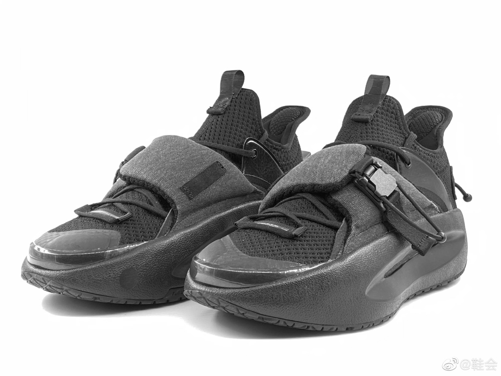 时装周新品拖鞋太帅了!外形惊喜,中底全掌䨻,这是李宁永远的神