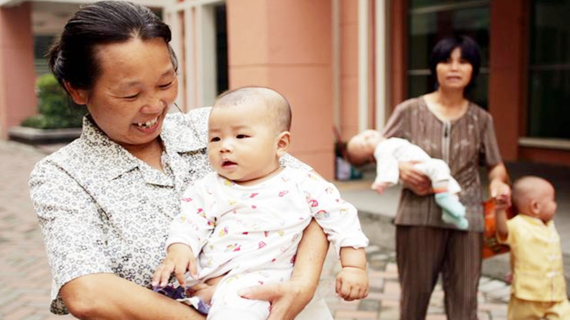 奶奶说你长得丑,奶奶说你丑