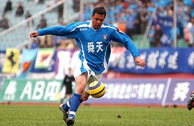 江苏苏宁主场0:3不敌上海上港,江苏苏宁足球全部比赛