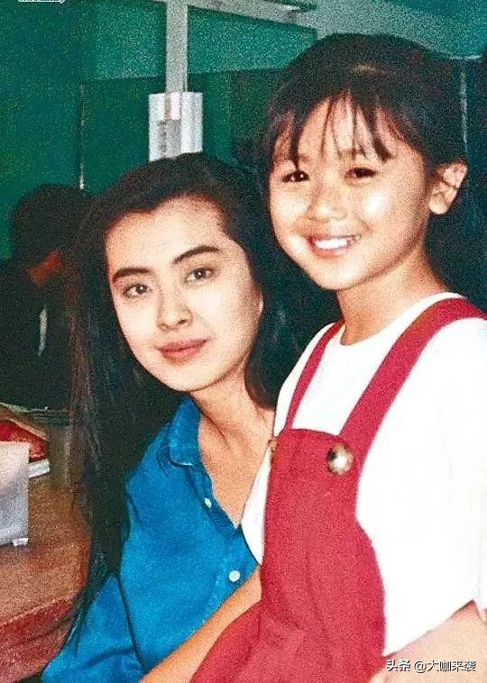 唐宁和张国荣合影,张国荣和周润发年纪