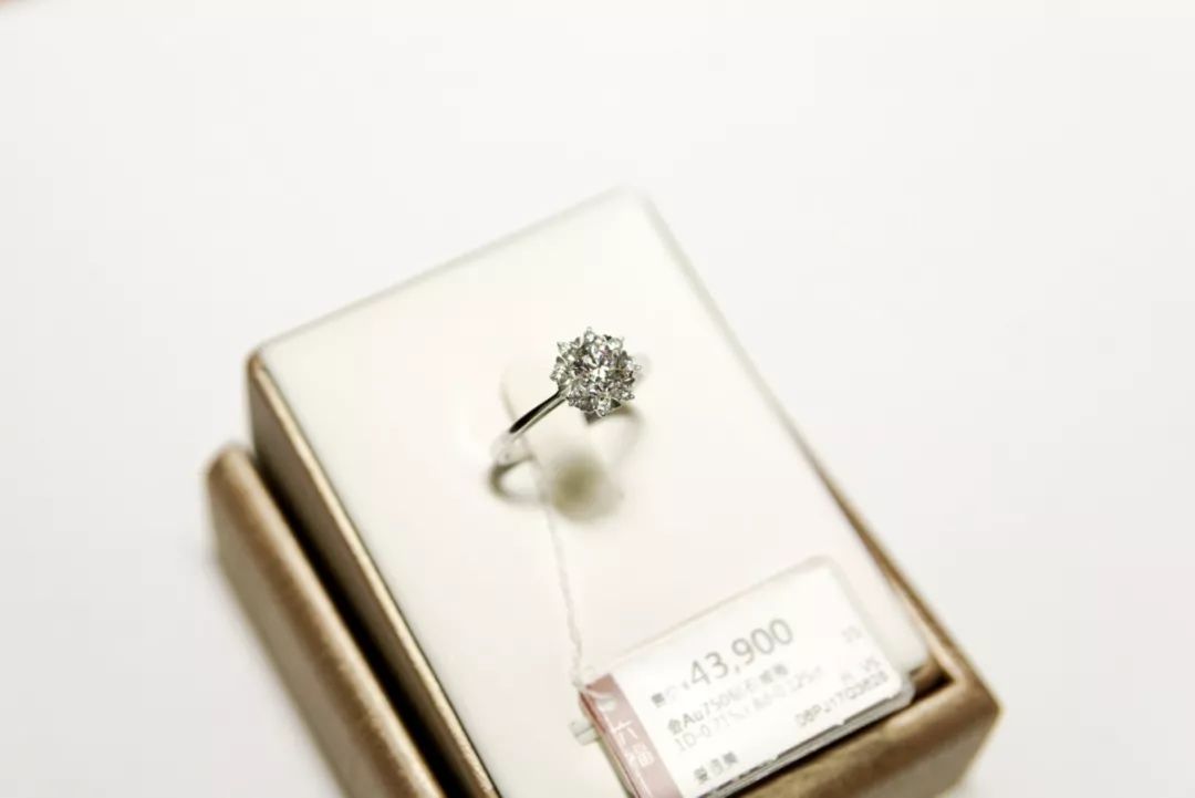 现代年轻人消费观只买吃的,当代年轻人消费观太真实了