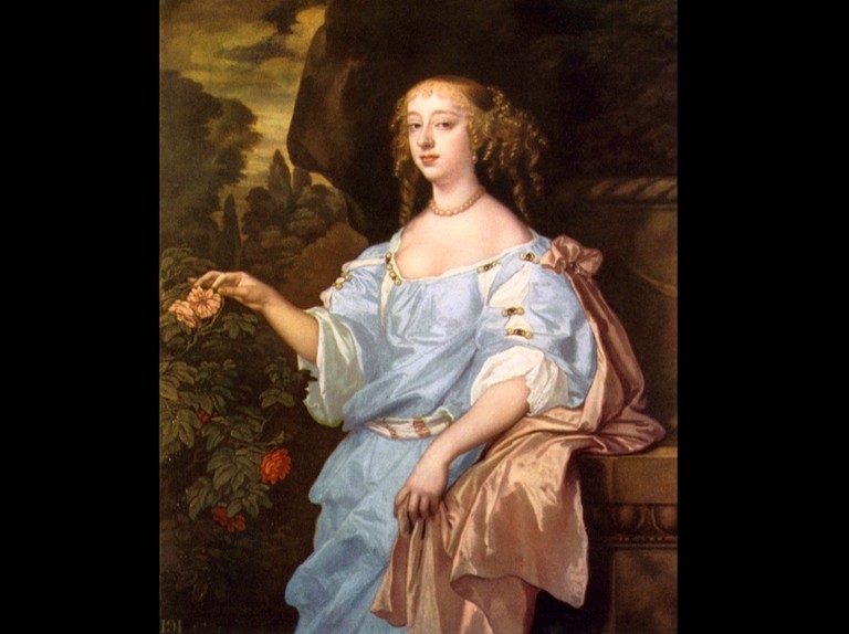 军嫂张馨予穿粉裙尽显娇艳,升级辣妈