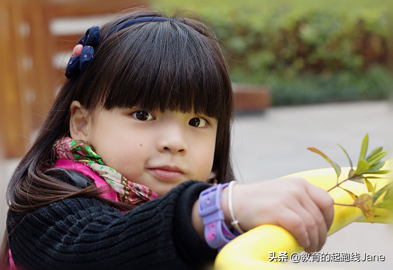 小孩生下来多长时间教他开口说话,假如孩子出生会说话