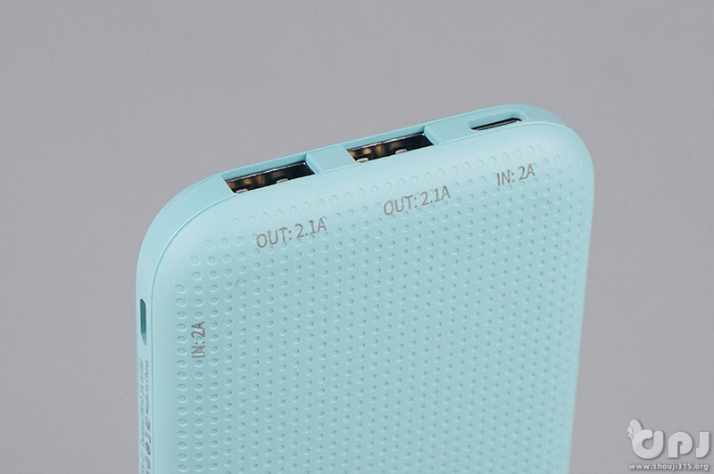 酷似手机的超薄充电宝机乐堂D-M218