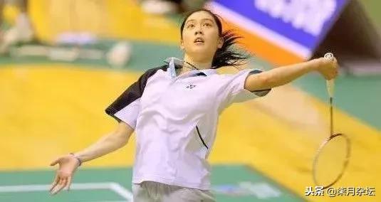 打羽毛球肘关节受伤该如何处理,羽毛球和网球哪个更容易受伤