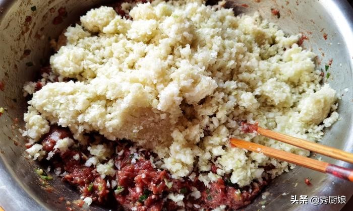 白菜猪肉饺子馅的做法白菜焯水么,白菜饺子带汤的做法大全