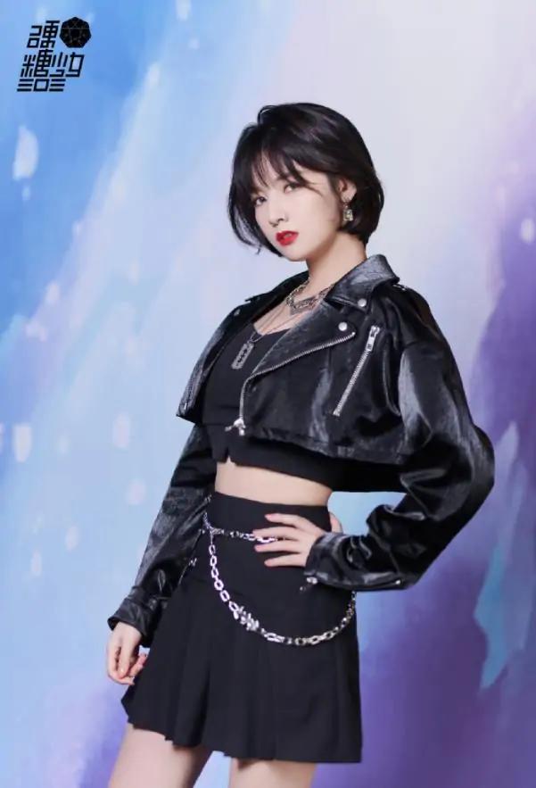 赵粤正面时尚照,赵粤穿长靴