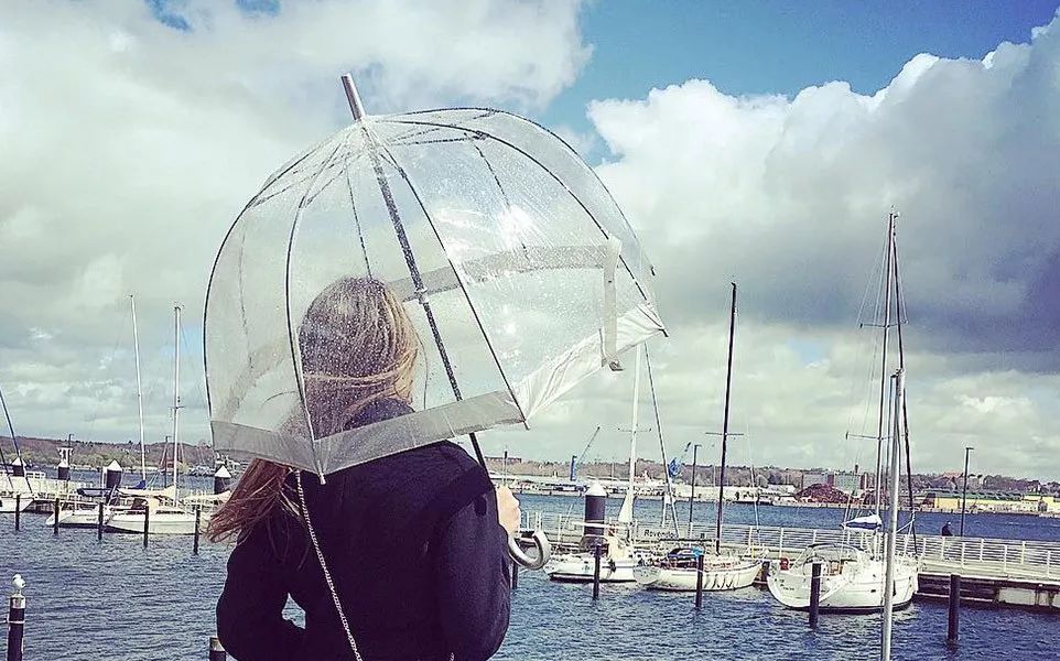 雨天的格调来自于一把正统英伦风雨伞