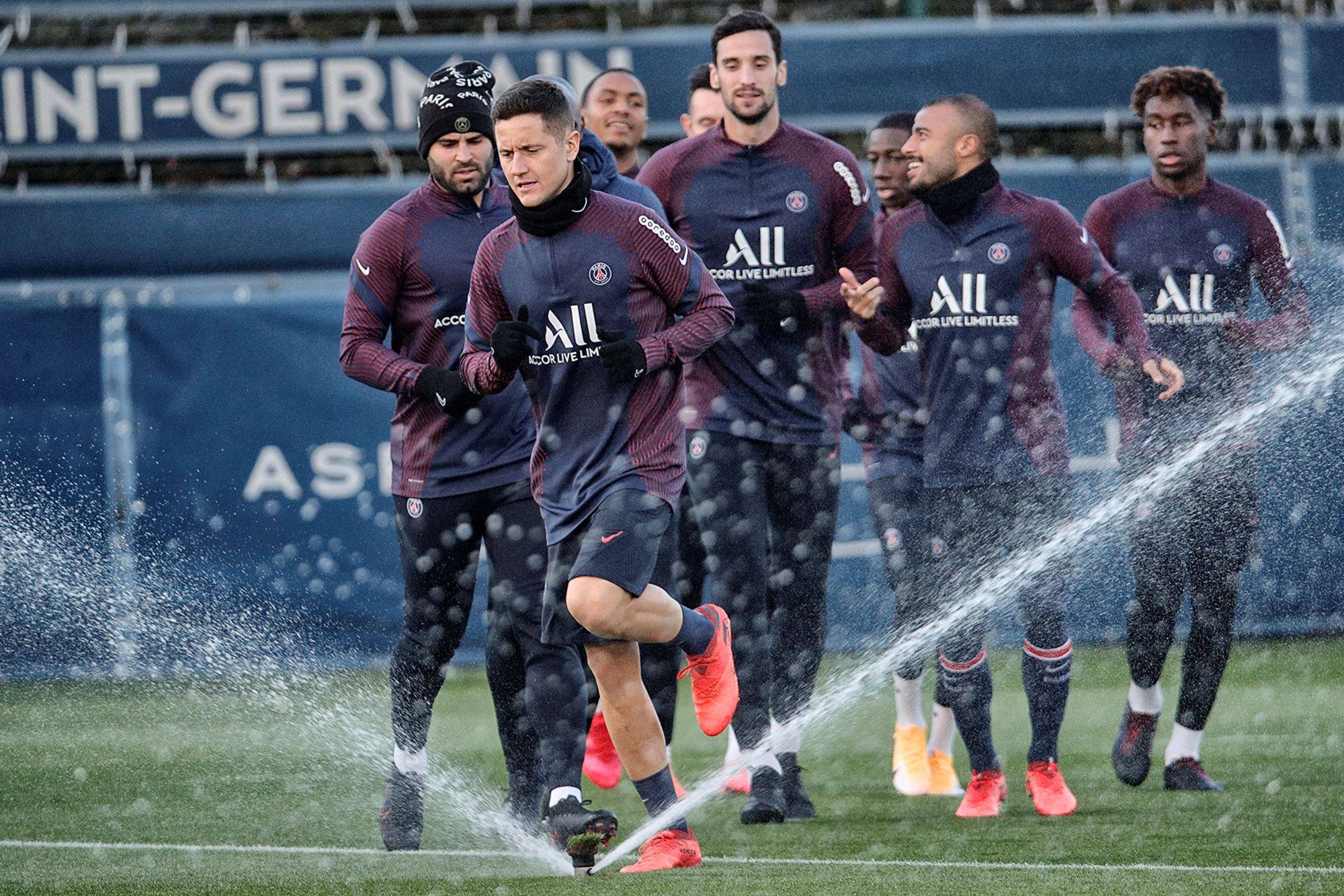 内马尔姆巴佩流浪汉续约,官宣姆巴佩转会加盟皇家马德里