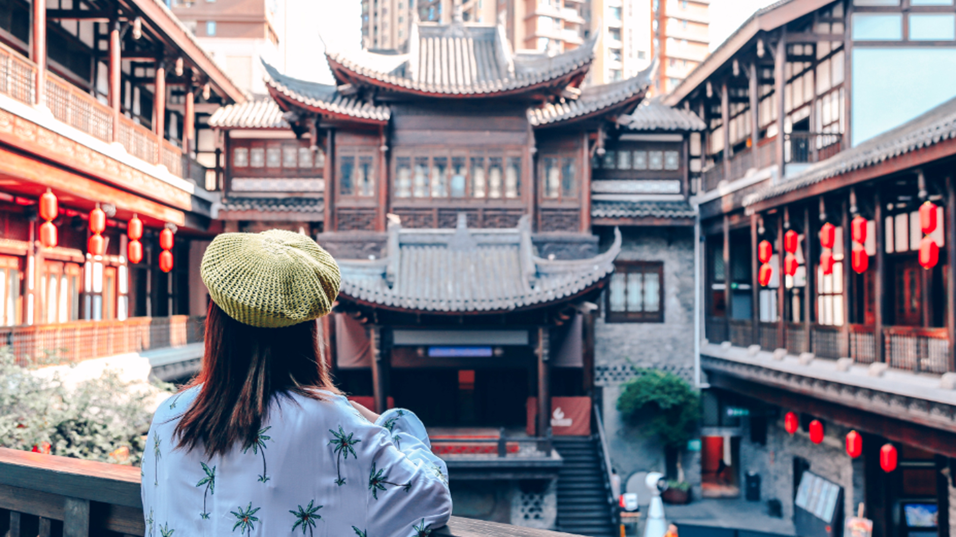 重庆弹子石老街和洪崖洞哪个好看,重庆洪崖洞vs成都宽窄巷子