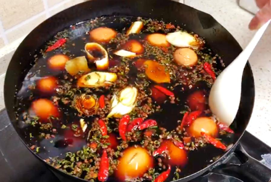 茶叶蛋只用八角和茶叶,煮茶叶蛋好吃又入味的方法