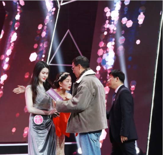 艺星整形医院院长谢雯,成都艺星整形医院谢雯院长视频