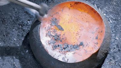 所有的不粘锅和大部分的铁锅,真正的无涂层不粘锅还是古老铁锅