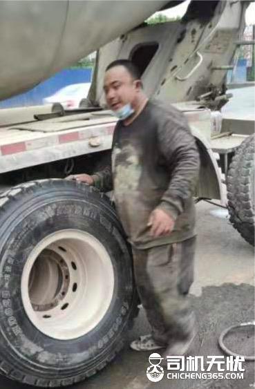 补胎人的真实生活,生活因勤劳而幸福