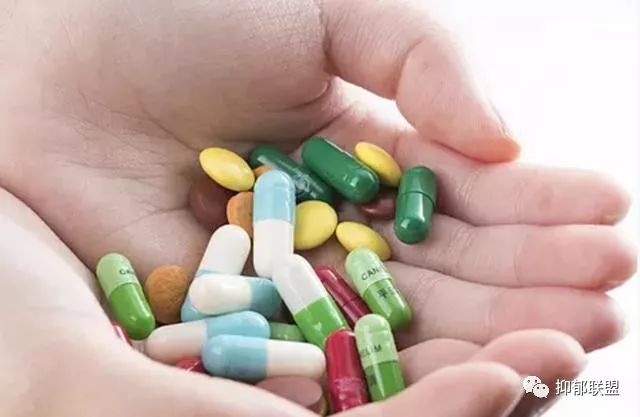 抑郁症通过吃药可完全治愈吗,抑郁症不吃药能治好吗