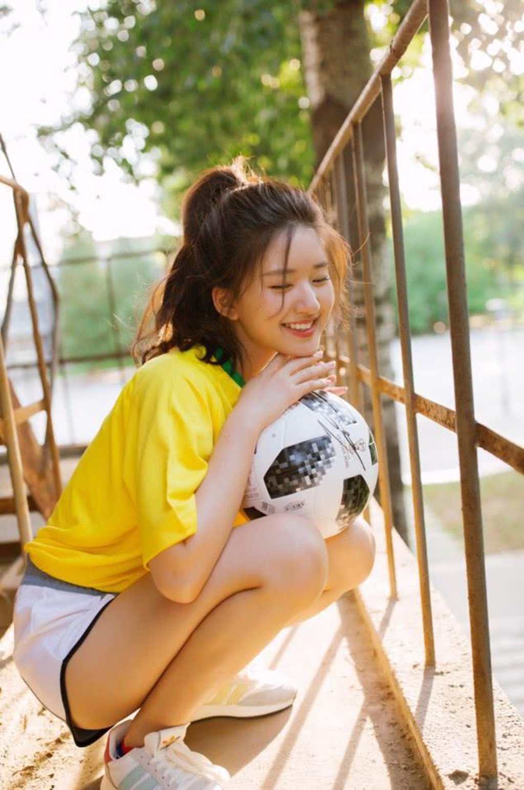 赵露思蓝色运动套装,赵露思蓝白条纹裤