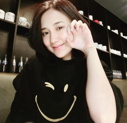 何妤玟：路人粉丝成老公，做缩阴手术被骂，如今离婚同居做朋友